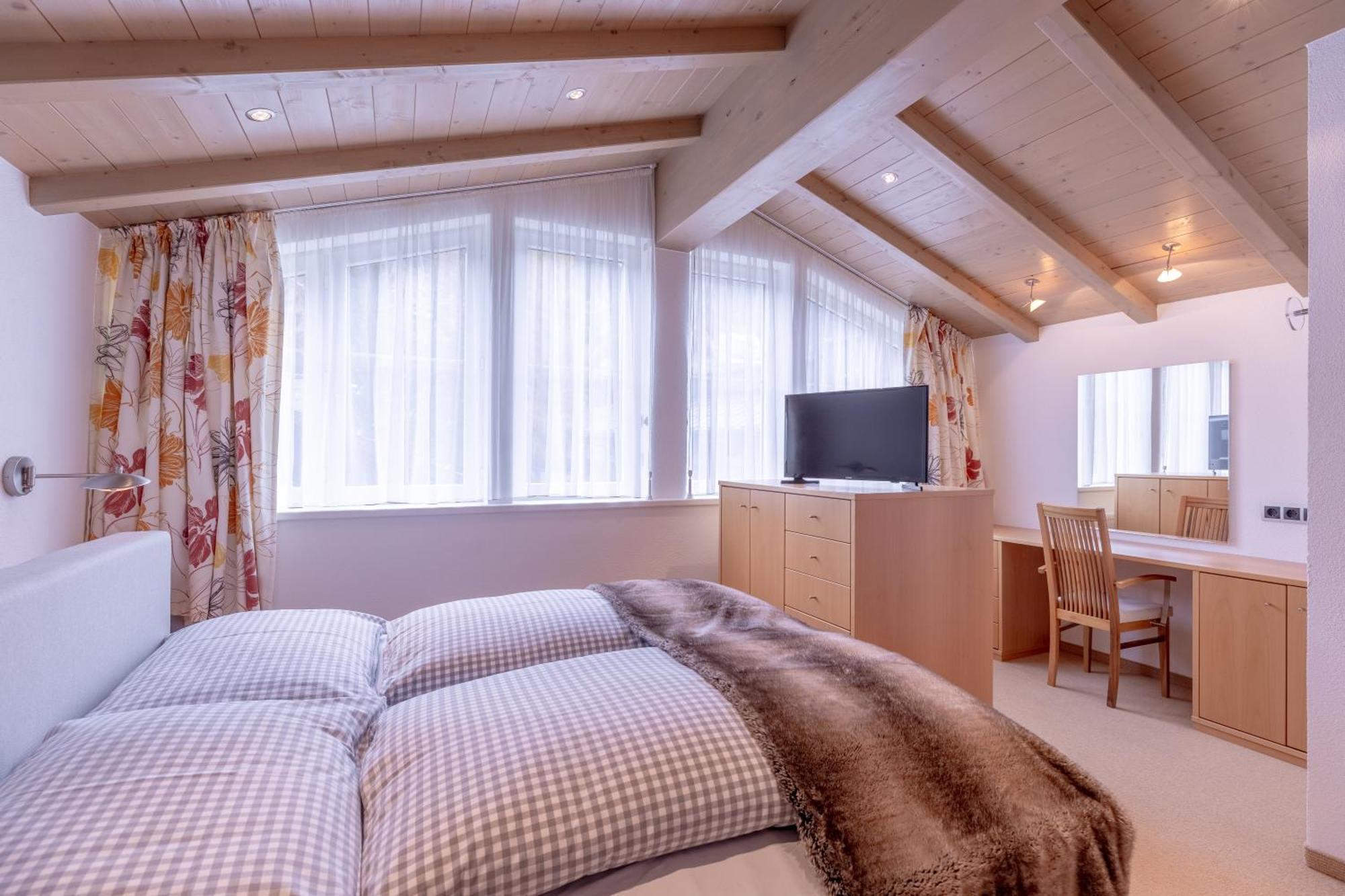 Quality Hosts Arlberg - Hotel Bergheim 장크트안톤암아를베르크 외부 사진