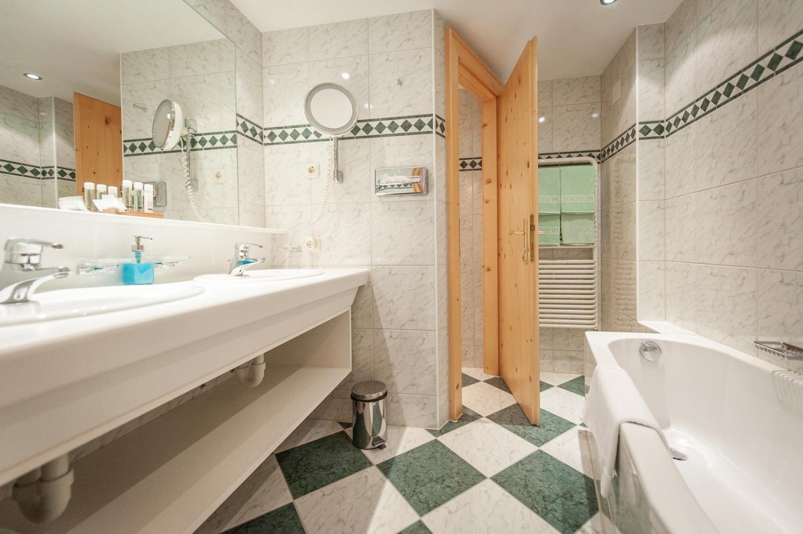 Quality Hosts Arlberg - Hotel Bergheim 장크트안톤암아를베르크 외부 사진